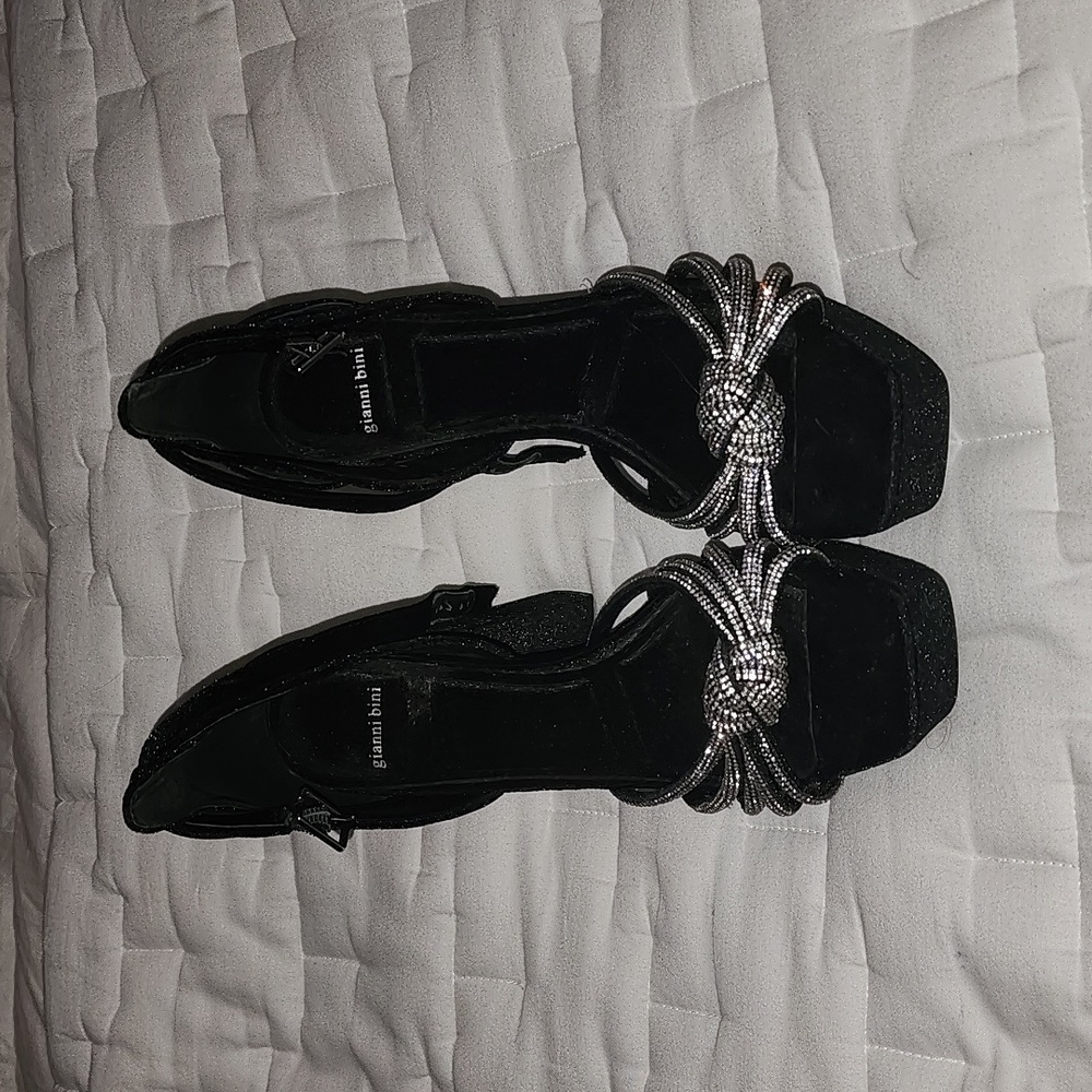 Heels - Picture 2 of 3